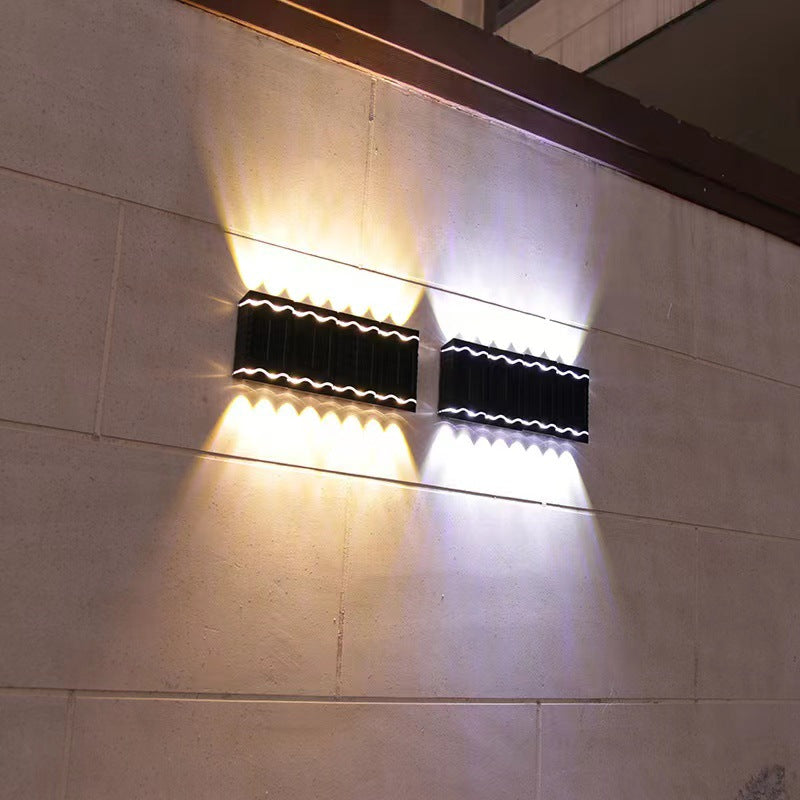 Lámpara de pared LED solar minimalista moderna de plástico para exteriores, resistente al agua 