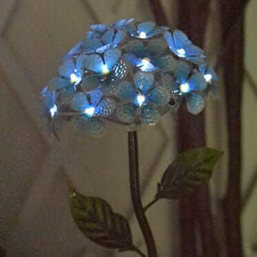 Lámpara LED de exterior con forma de hortensia, decorativa, moderna, resistente al agua y con energía solar 