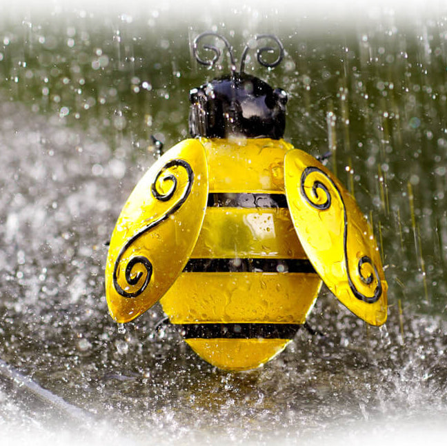 Outdoor Solar Waterproof Plastic Animal Bee Decor LED Lawn Landscape Light