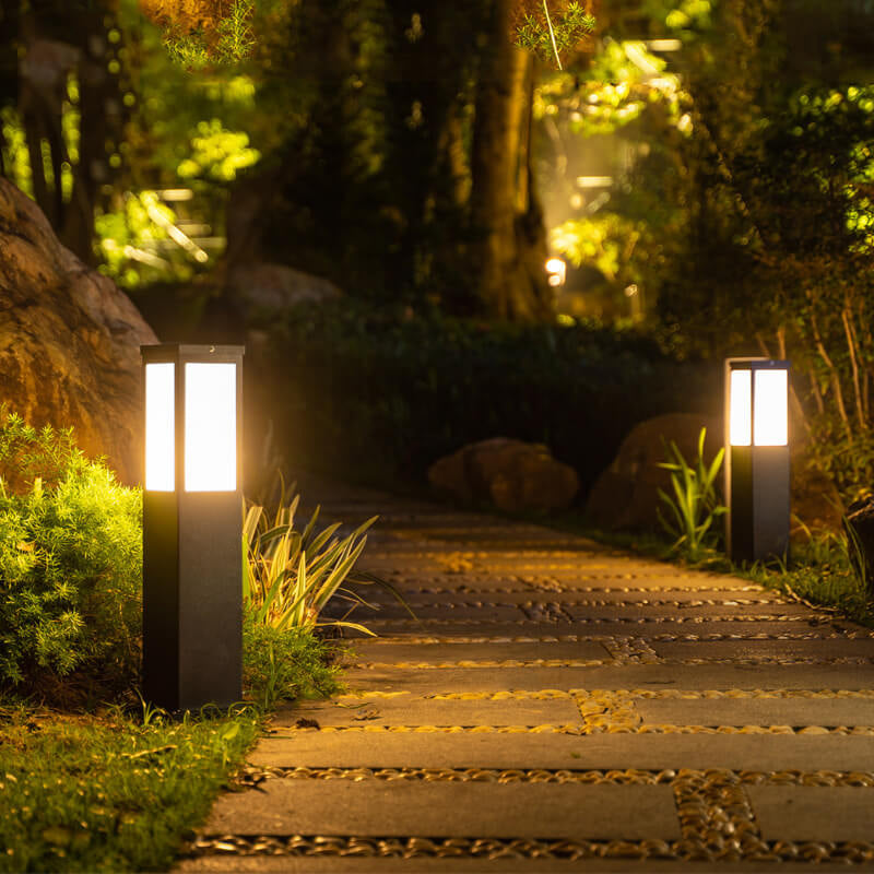 Lampe de chemin d'extérieur étanche à colonne carrée solaire moderne pour pelouse 