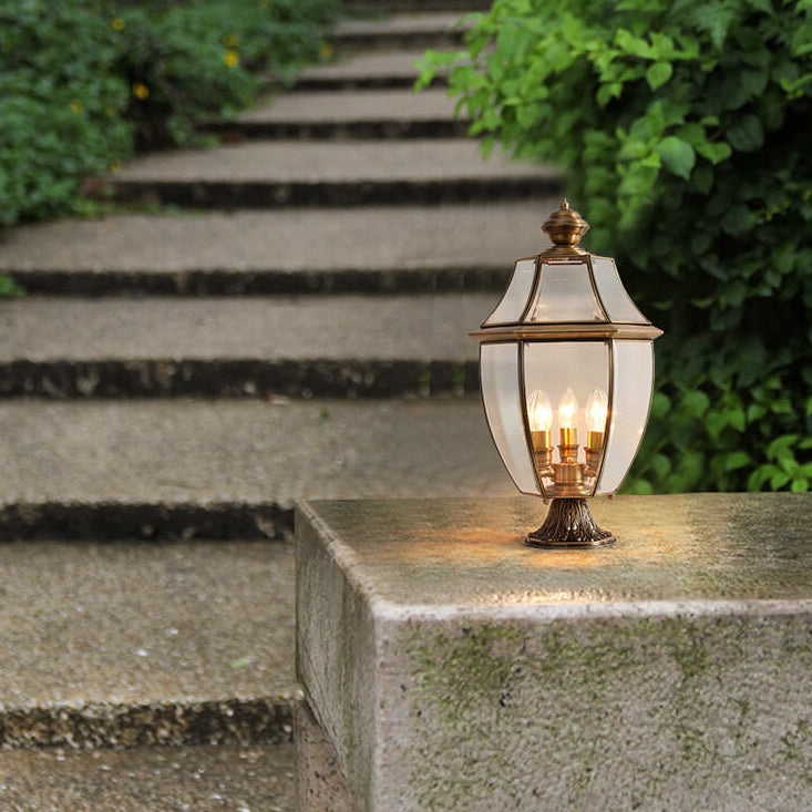 Farol de lujo europeo de cobre transparente con poste de vidrio de 1/3 de luz, resistente al agua, para patio y paisaje 