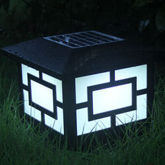 Lámpara de poste solar impermeable con LED en forma de cubo ABS industrial contemporáneo para patio al aire libre 