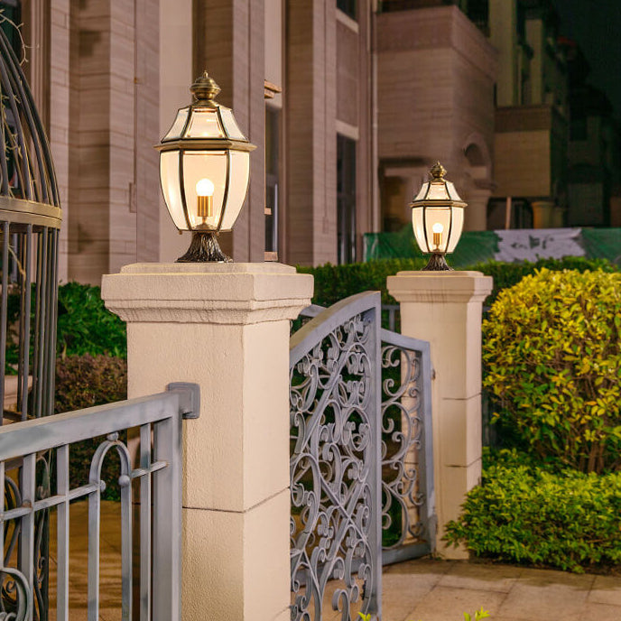 Farol de lujo europeo de cobre transparente con poste de vidrio de 1/3 de luz, resistente al agua, para patio y paisaje 