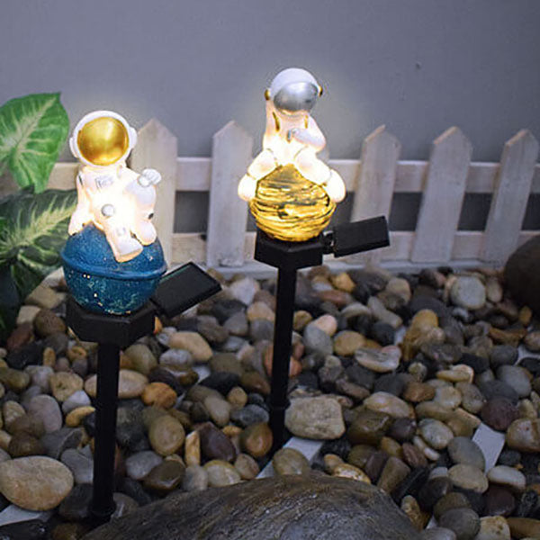 Modern Astronaut Resin Decorative Solar Outdoor Lawn LED Garden Ground Insert Landscape Light