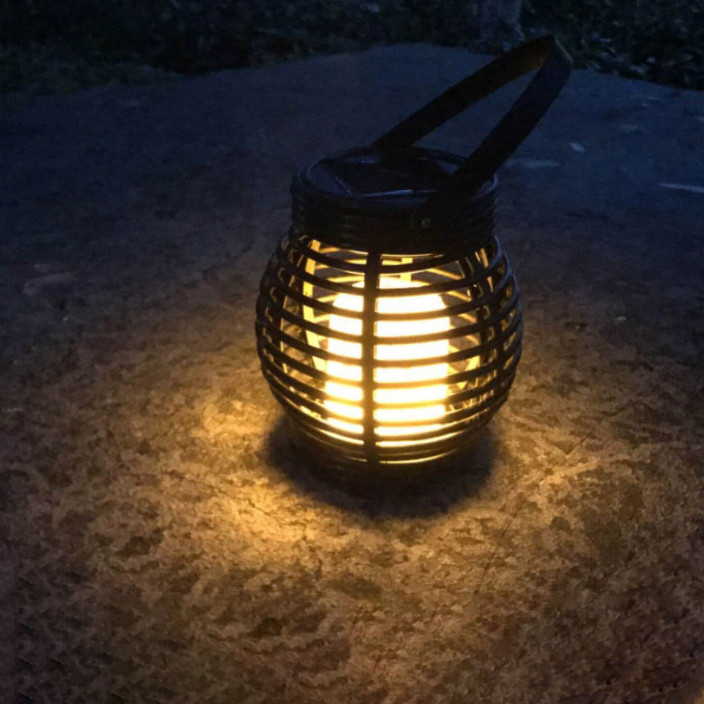 Lampe décorative de jardin étanche à LED en forme de cage à flamme solaire d'extérieur 