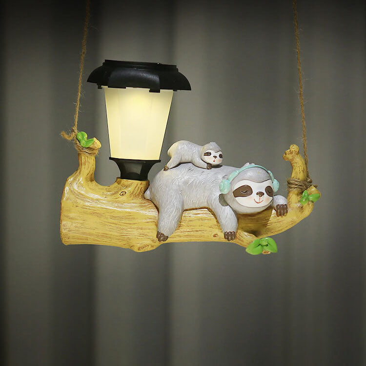 Lampe LED solaire décorative d'extérieur suspendue en résine avec motif d'animaux de dessin animé créatif et moderne 