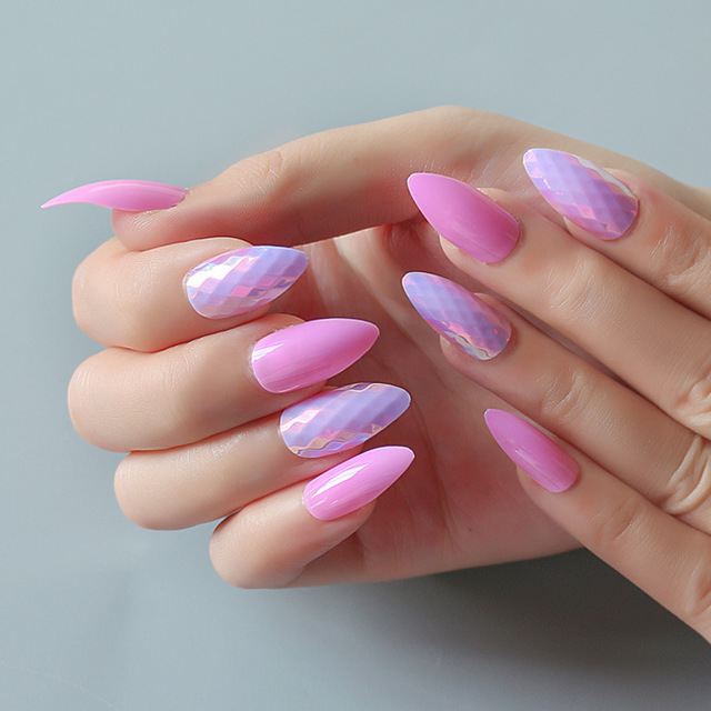 24 pieces of trendy wearable fake nail pieces