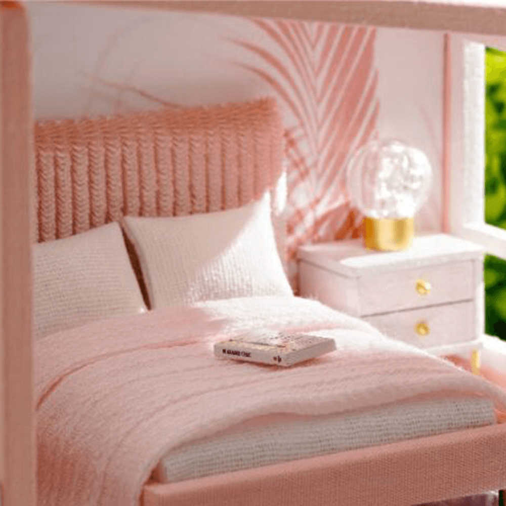 CUTE ROOM Maison de poupée assemblée à monter soi-même avec couvercle pour jouets pour enfants Thème de la vie chaleureuse