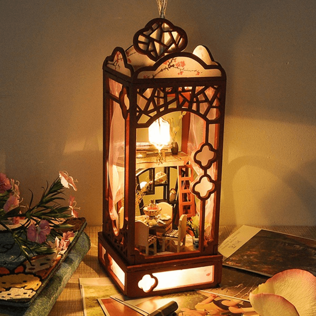 Maison de poupée miniature à suspendre de style chinois, kit de meubles en bois avec lumière pour cadeau d'anniversaire pour enfants