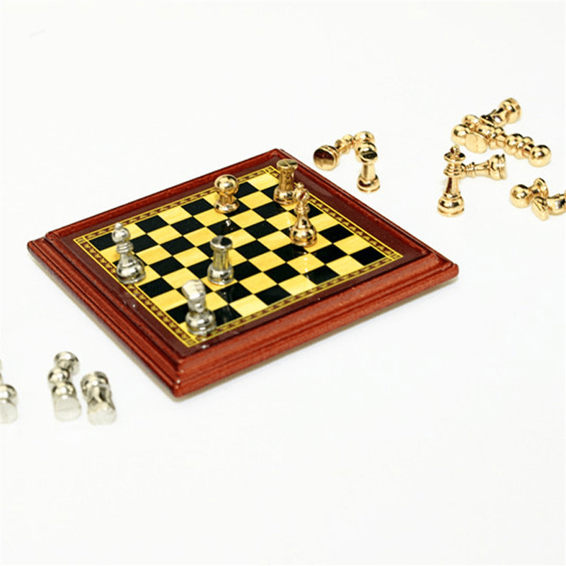 Jeu d'échecs miniature en métal pour maison de poupée à l'échelle 1:12, jouets pour décoration de chambre à coucher