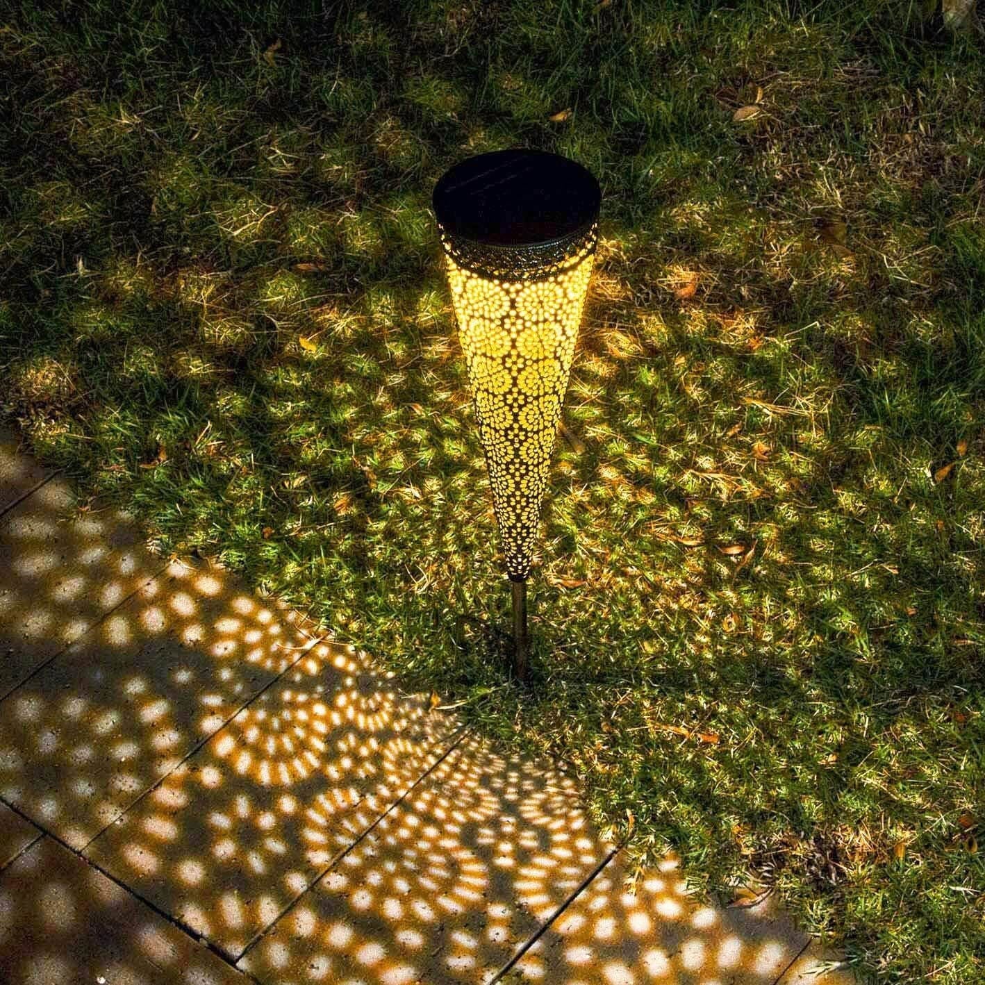 Luz LED decorativa para caminos de jardín al aire libre, de bronce, con forma cónica y hueca solar 