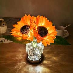 Lampe de table tournesol à piles, petite lampe de table à LED avec fleurs artificielles, veilleuse avec vase en verre transparent, lampe tactile sans fil pour la maison, la chambre à coucher, le salon, décoration cadeau (tournesol)