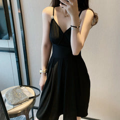 Robe noire élégante à taille haute