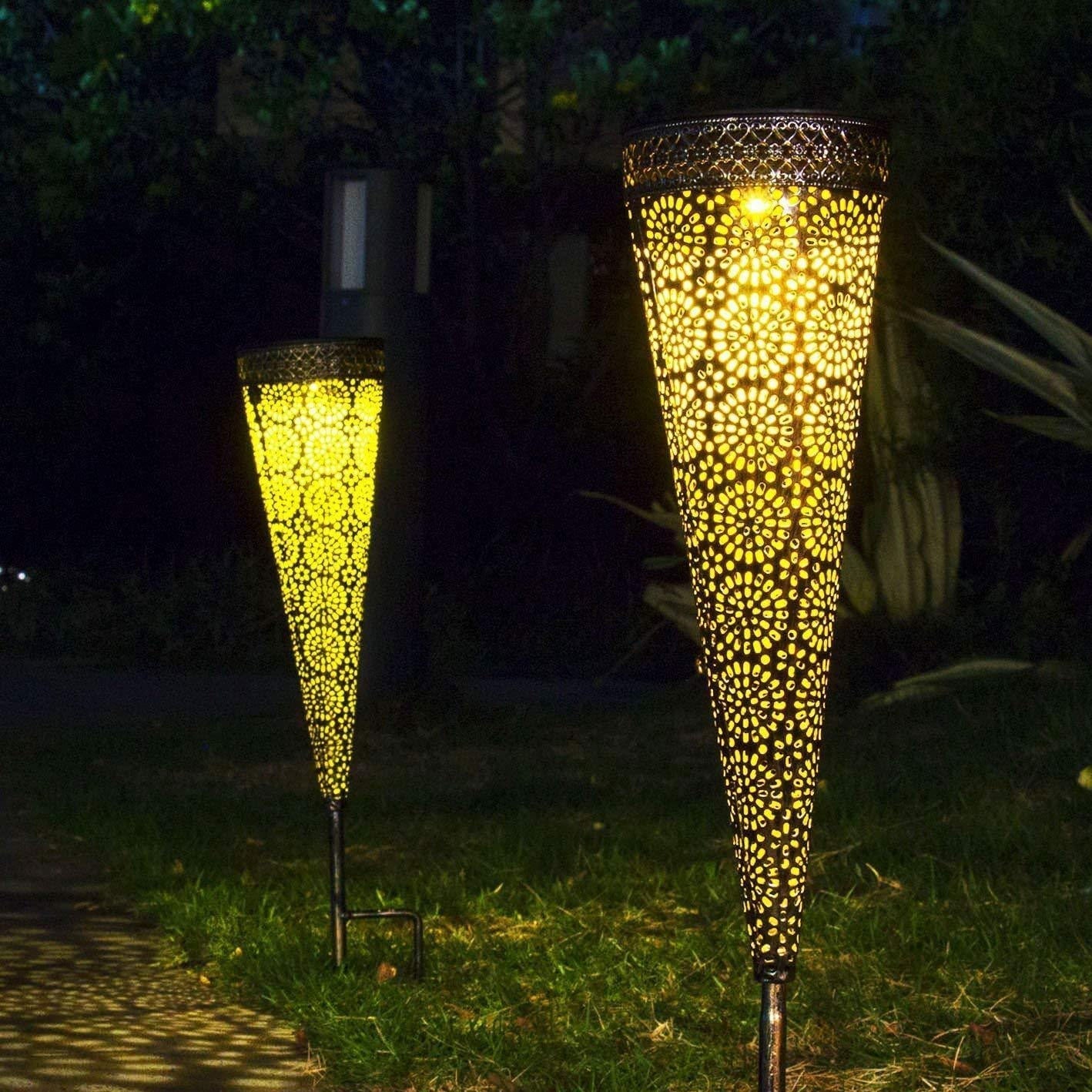 Luz LED decorativa para caminos de jardín al aire libre, de bronce, con forma cónica y hueca solar 