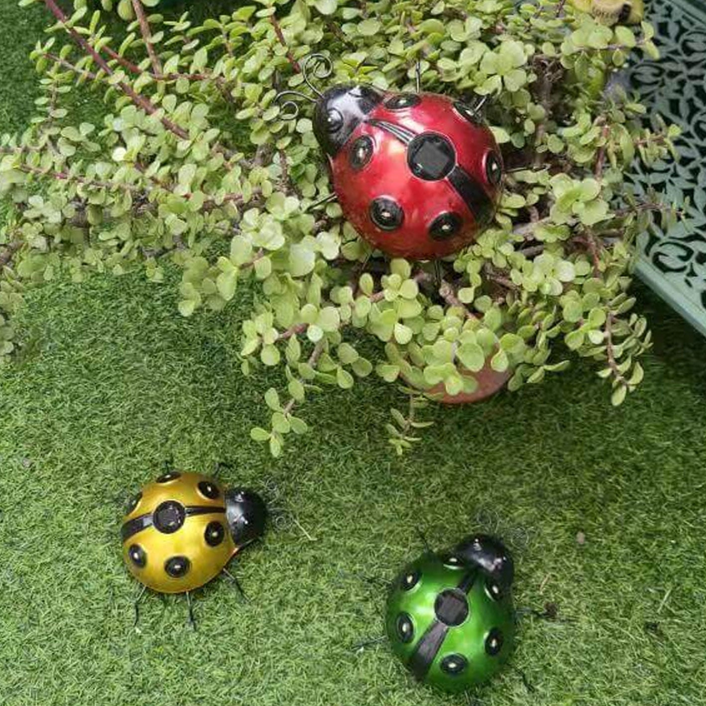 Lampe décorative d'extérieur en fer à LED coccinelle solaire 