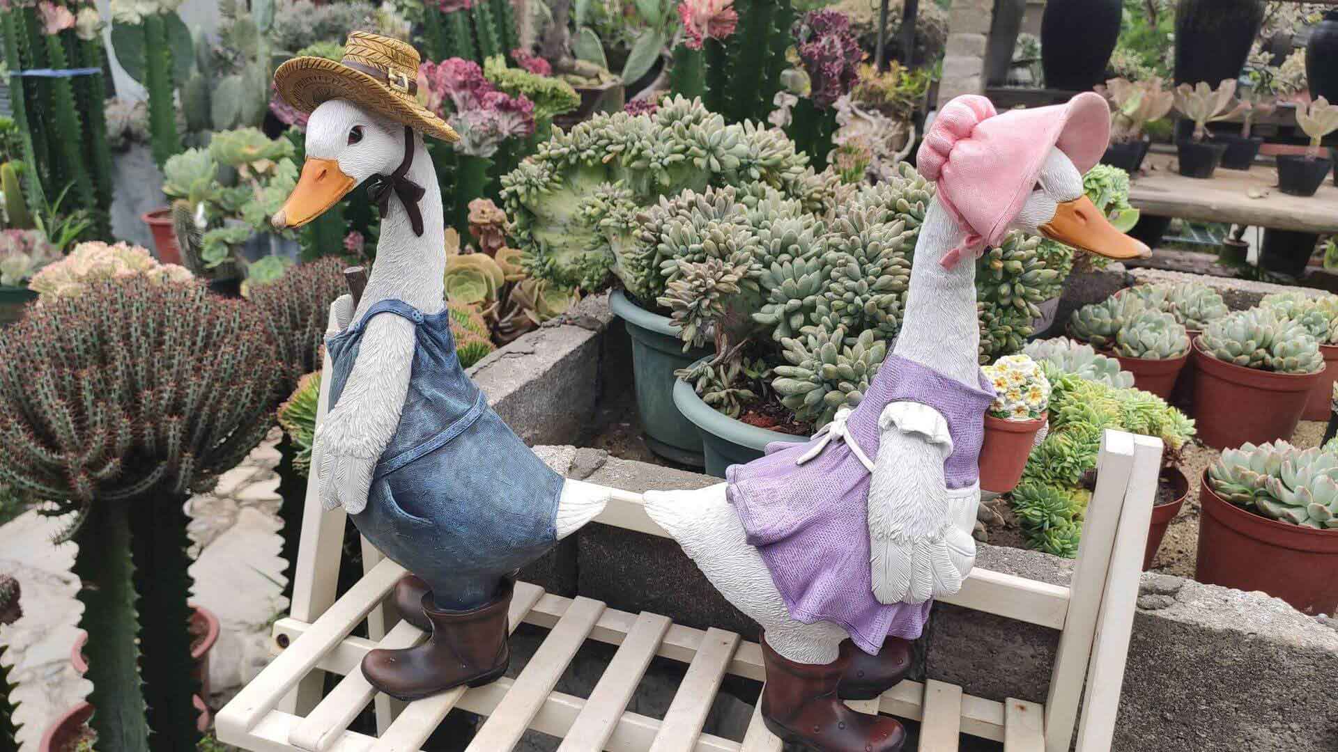 Duck Gardener Resin Statue