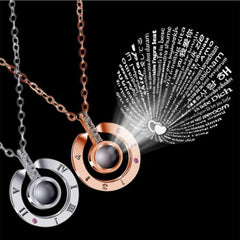 Collier avec pendentif projection « Je t'aime » en 100 langues