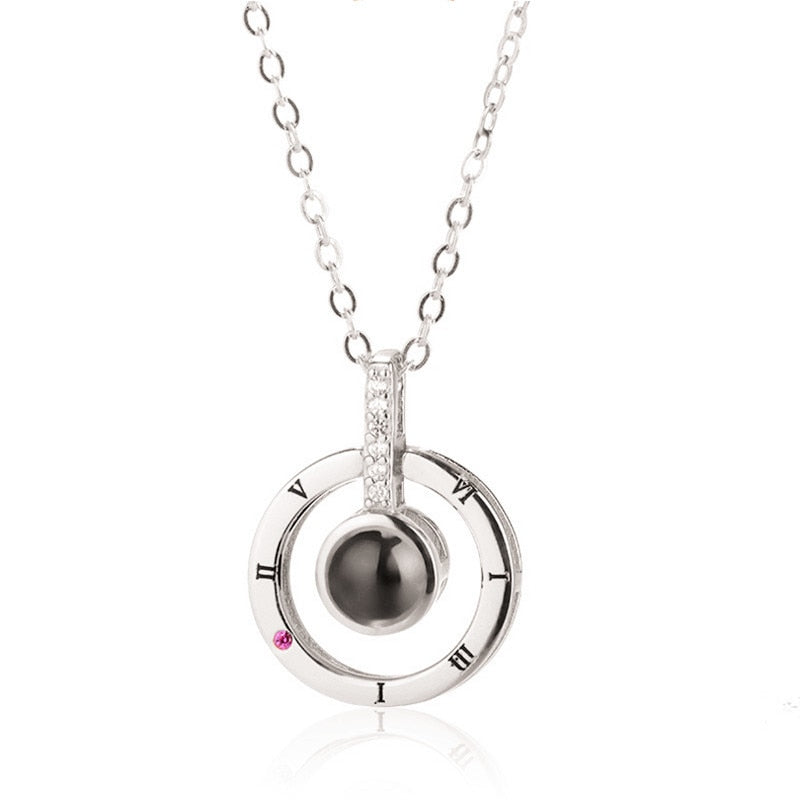 Collier avec pendentif projection « Je t'aime » en 100 langues