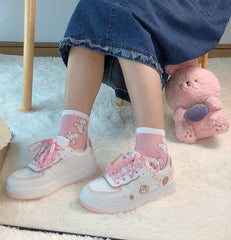 Bonitas zapatillas de deporte de estilo preppy con diseño de oso de fresa para niñas