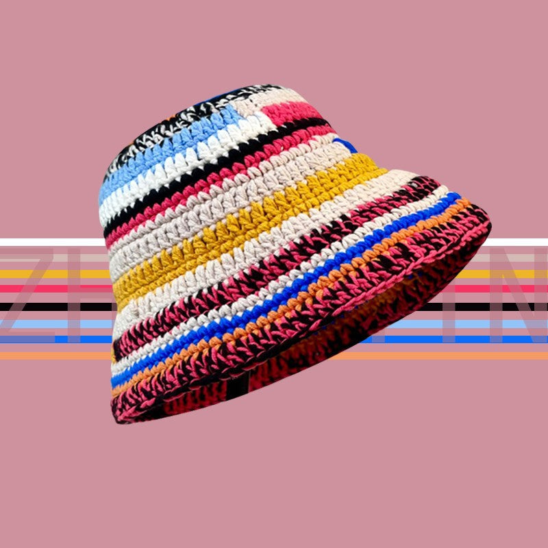 Gorro de punto a rayas de color hecho a mano para niños