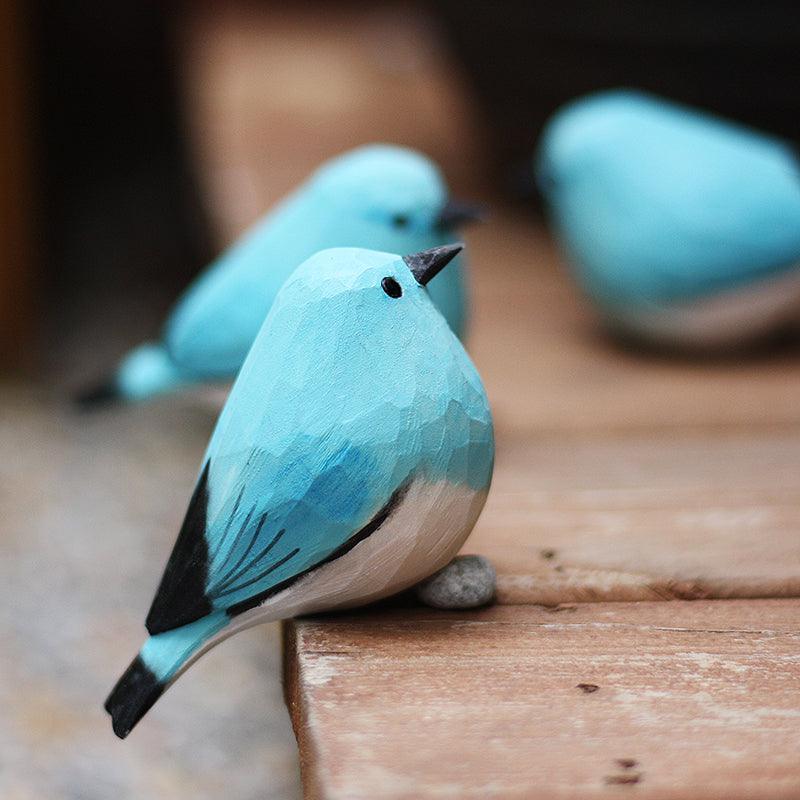 Figuras de pájaro azul de montaña de primera generación talladas a mano en madera pintada