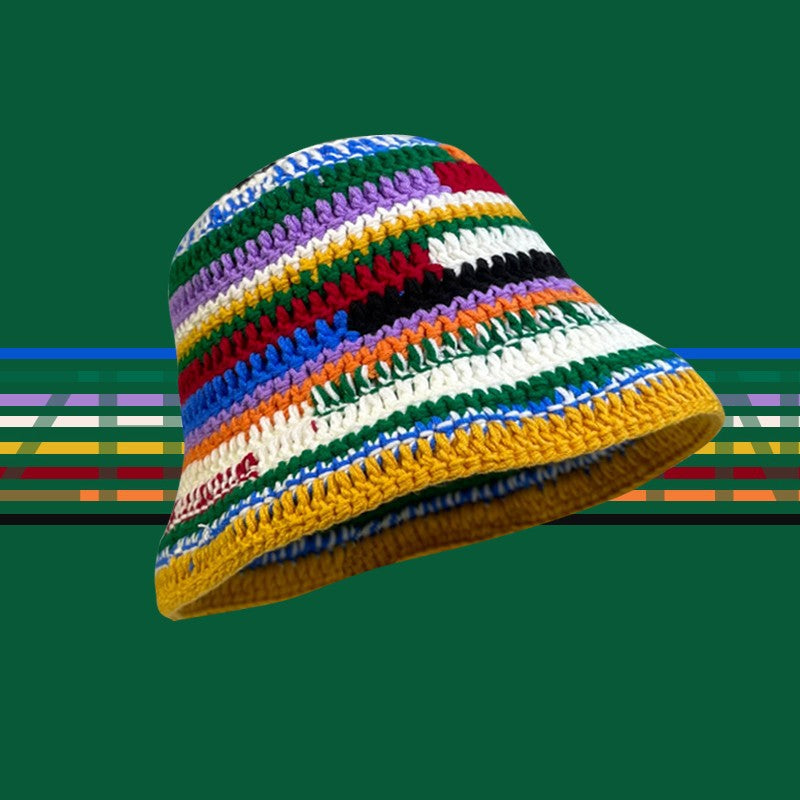 Gorro de punto a rayas de color hecho a mano para niños