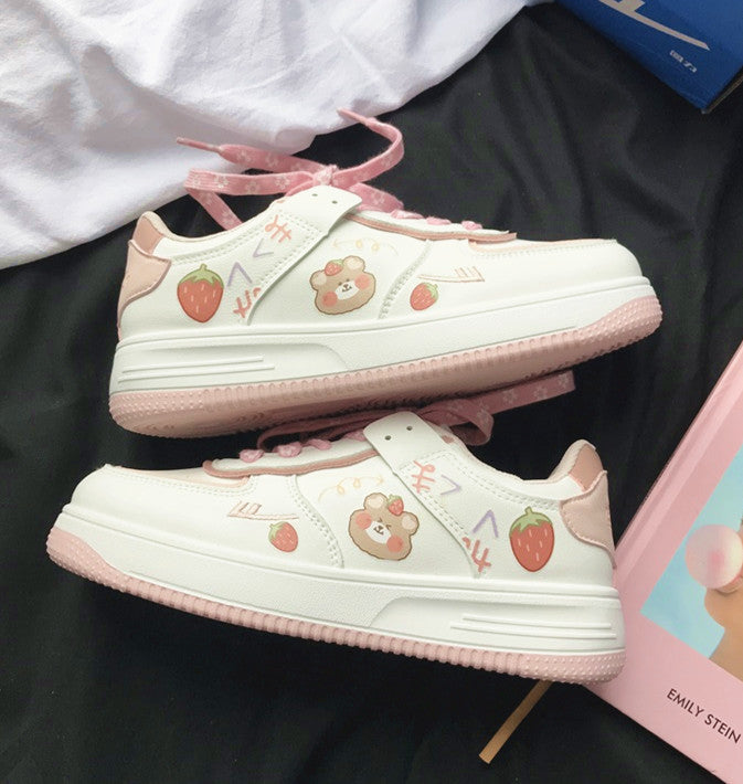 Bonitas zapatillas de deporte de estilo preppy con diseño de oso de fresa para niñas