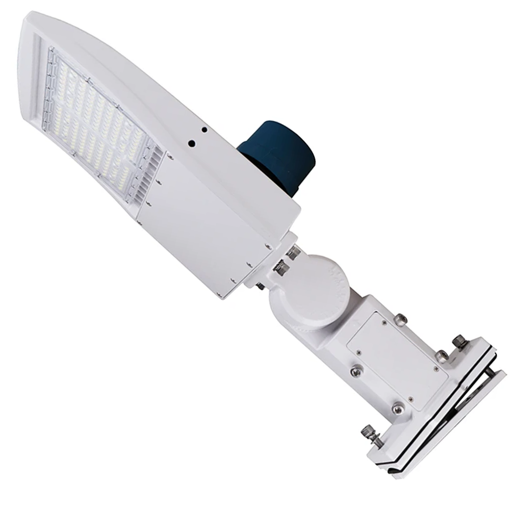 Poste de luz LED de 150 W con fotocélula de anochecer a amanecer, 5700 K, montaje universal, blanco, IP65 a prueba de agua, CA 120-277 V, luces LED para estacionamiento - Iluminación de calles para áreas comerciales al aire libre