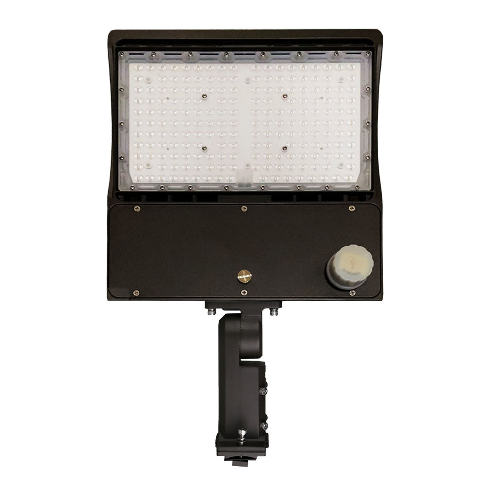 Poste de luz LED de 150 W con fotocélula y sensor de movimiento, 5700 K, 21 000 LM, IP65, CA 120-277 V, bronce, montaje universal, luces de estacionamiento, iluminación de calles para áreas comerciales al aire libre